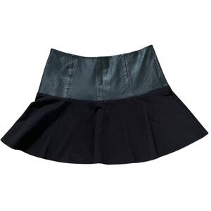 Y2K Guess Micro Mini Skirt • Faux Leather Waist • Black Flared Mini • Size 8